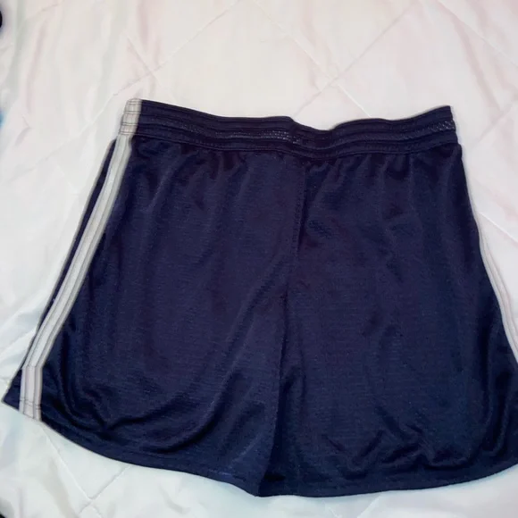woman’s nike athletic shorts - Picture 3 of 5